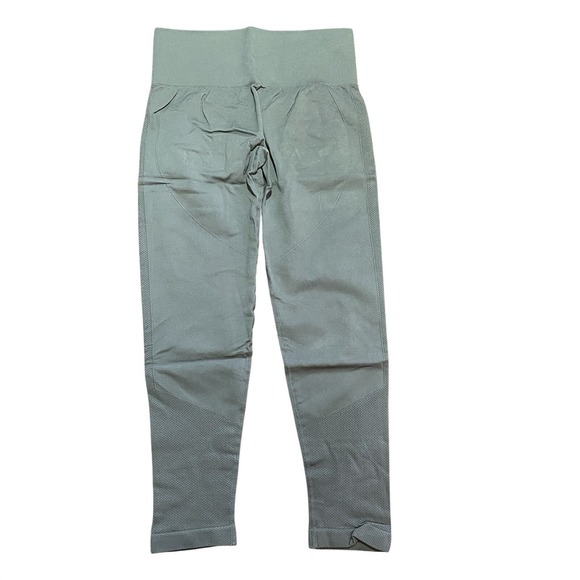 HALARA Pants - HALARA NWOT High Waisted 7/8 seamless Scrunch Butt Lifting Legging L Large Gray